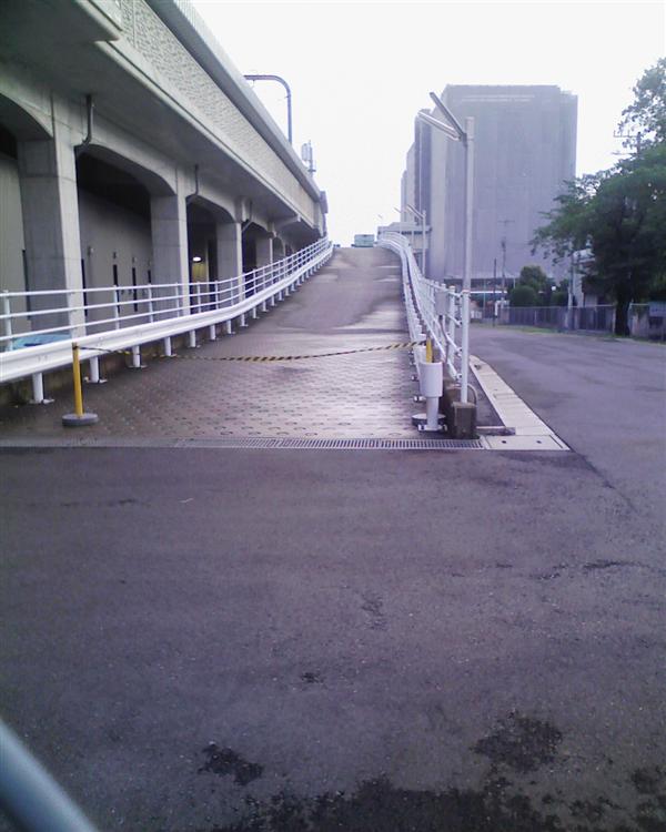 経堂駅の傾斜路