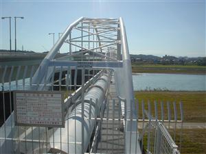 多摩川原橋脇の水道橋