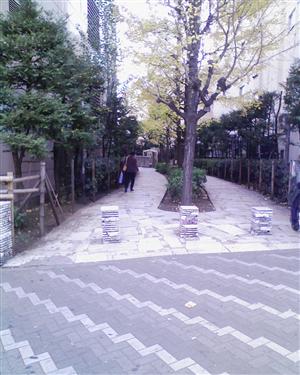 新宿通歩道公園